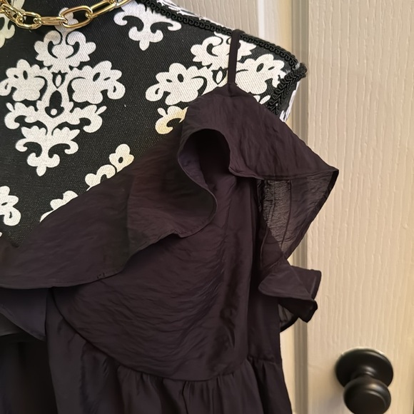 H&M Sleeveless V-neck Dress - Picture 3 of 6